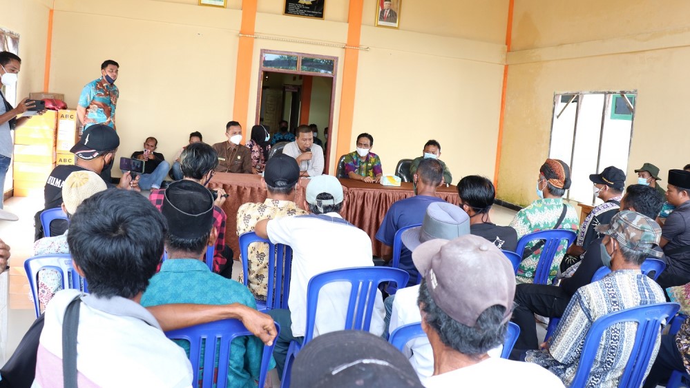 Bupati Romi serahkan bantuan pupuk organik