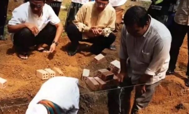 Bupati Romi letakkan batu pertama pembangunan Ponpes Jauharul Ma’arif, Jumat (3/3)