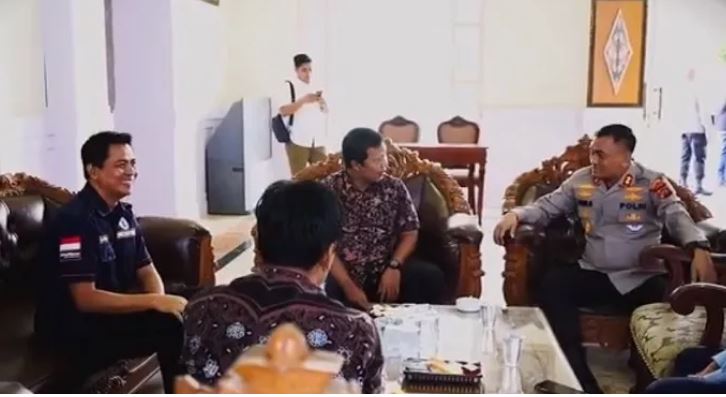 Bupati Romi saat pisah sambut Kapolres Tanjab Timur, Rabu (11/1)