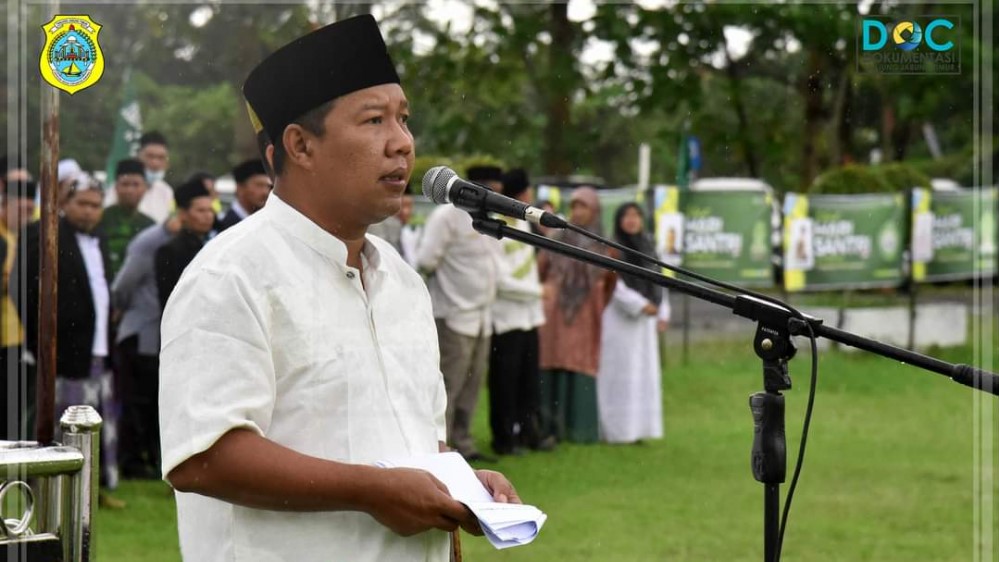 Diguyur hujan, Bupati Romi pimpin upacara Hari Santri
