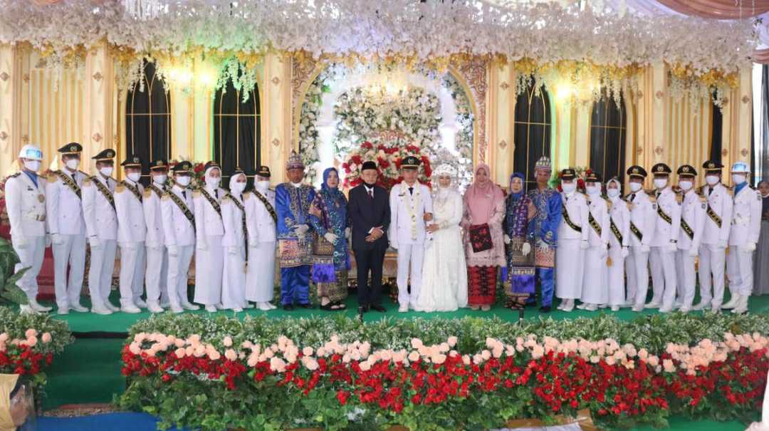 Rosita Endra dan Cek Endra saat hadiri pernikahan anak M Syaihu