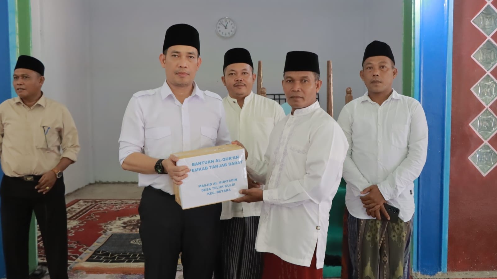 Pjs Bupati Tanjab Barat laksanakan kunjungan kerja dan safari Jumat di Desa Teluk Kulbi