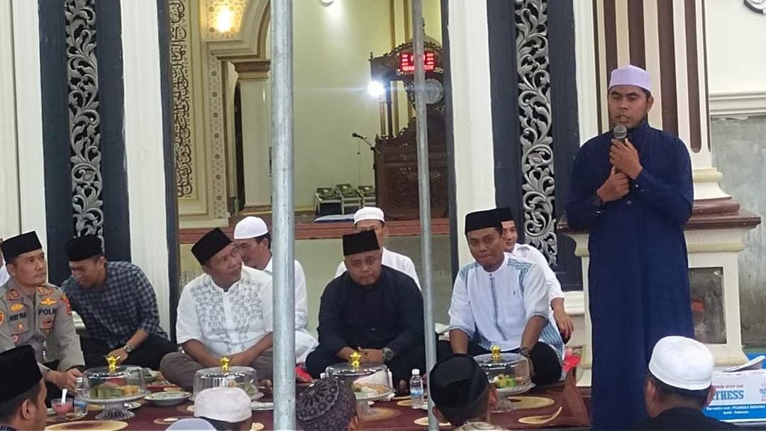 Bupati Romi saat Safari Ramadan di Kecamatan Sadu, Senin (27/3)