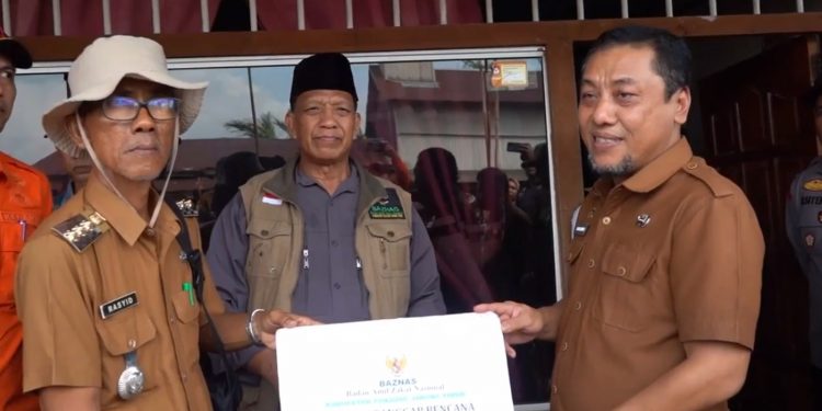 Sapril salurkan bantuan korban musibah angin puting beliung kepada warga Desa Teluk Majelis
