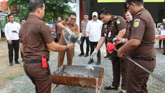 Sekda Sapril hadiri pemusnahan barang bukti Narkotika,Senin (13/3)