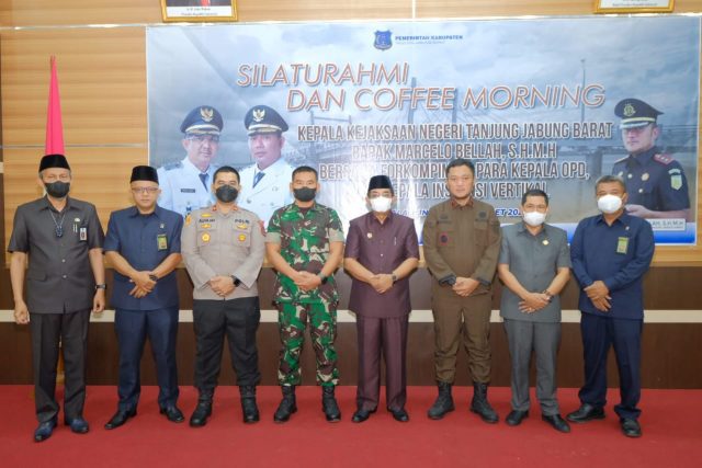 Silaturahmi Bupati Anwar Sadat dengan Kejari Tanjab Barat