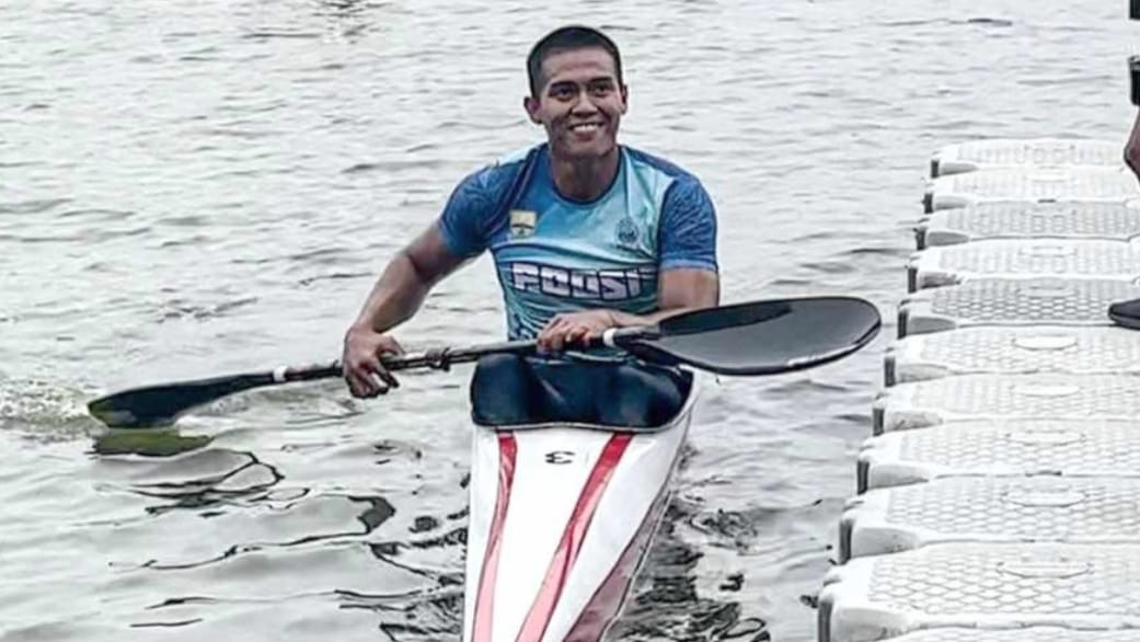 Subhi atlet dayung Jambi peraih medali perak di nomor MK1 1000 meter di BK PON XXI, Sabtu (18/11)