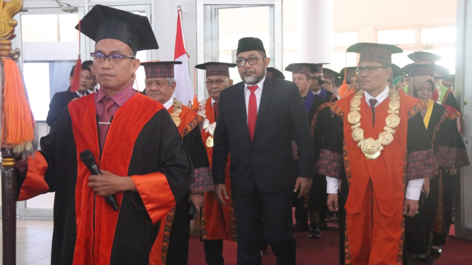 Sudirman saat hadiri wisuda ke-116 UNJA, Sabtu (24/5)