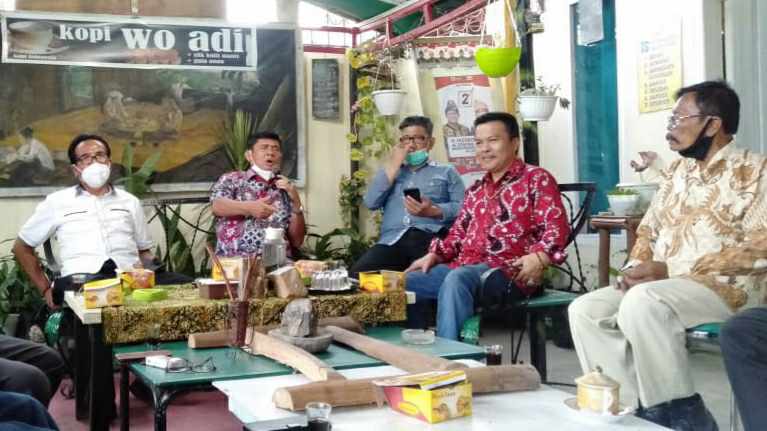 Syafrl Nursal  saat di Warung Kopi Wo Adi