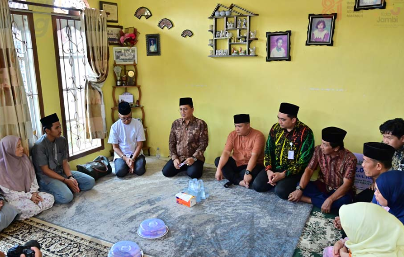 Pemkot Jambi Serahkan Santunan BPJS Rp42 Juta dan Dokumen Kependudukan untuk Keluarga Almarhum