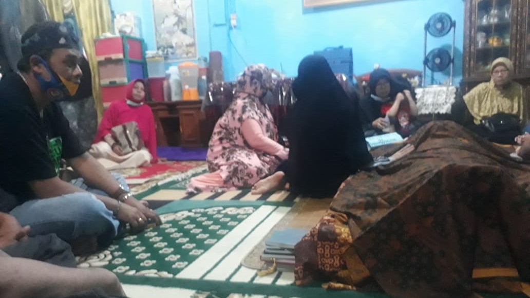 Tim Media Al Haris-Sani saat di rumah duka Almarhum Nova Diansyah