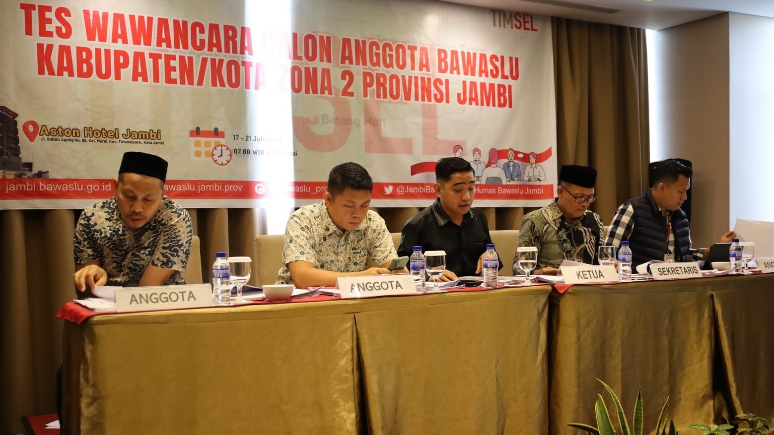 Tes wawancara calon anggota Bawaslu Jambi oleh Timsel zona 2