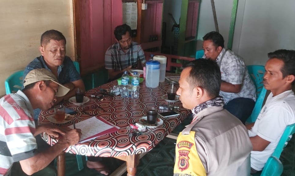 Tim Polres Merangin mendatangi warga Bangko Barat yang akan menggelar hajatan resepsi pernikahan