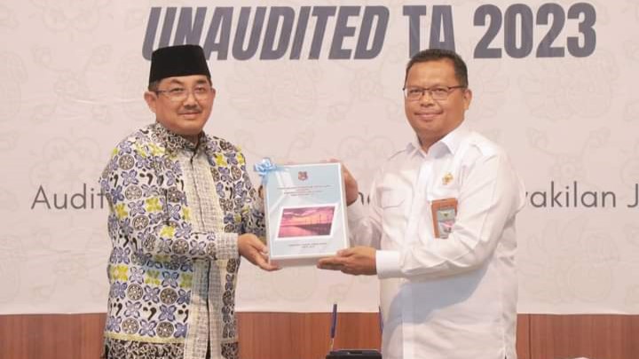 Anwar Sadat serahkan LKPD Unaudited T. A 2023 ke BPK RI Perwakilan Jambi, Senin (4/3)