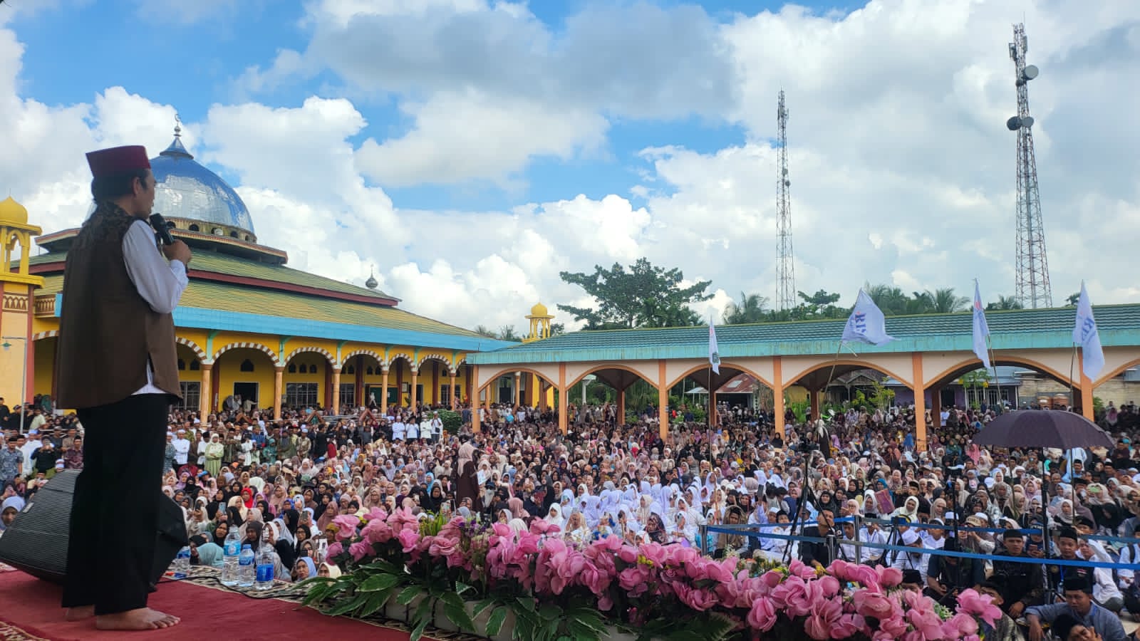Ustadz Abdul Somad saat tabligh akbar di Teluk Nilau, Tanjab Barat