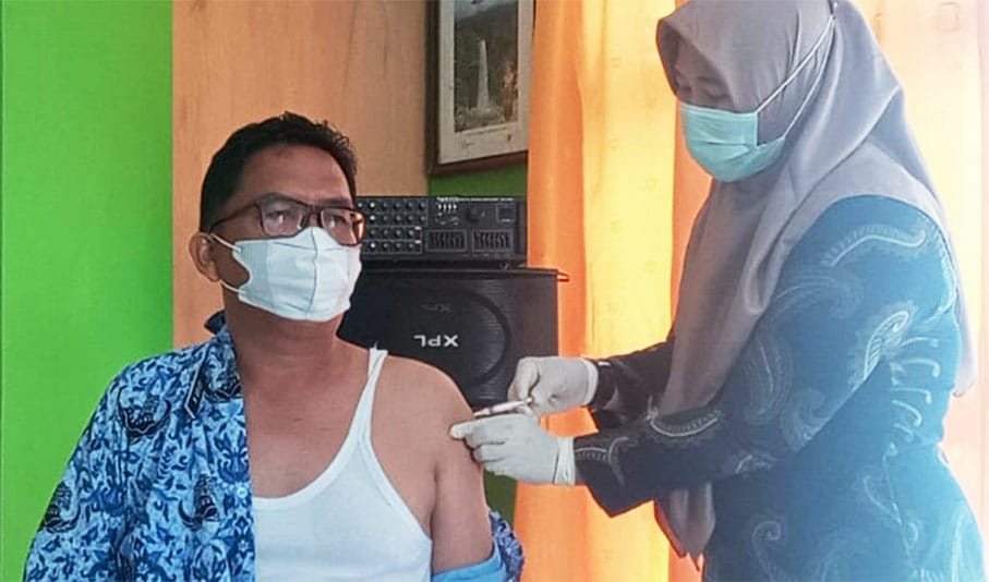 Vaksin dosis ketiga di Diskominfo Merangin