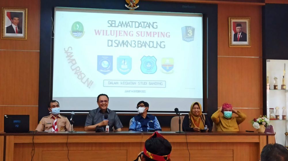 Varial Adhi Putra bersama SMKN 9 Bungo studi tiru ke SMKN 3 Bandung