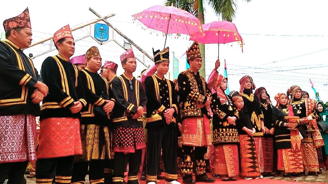 Wabup Nilwan Yahya saat prosesi penempatan rumah dinas