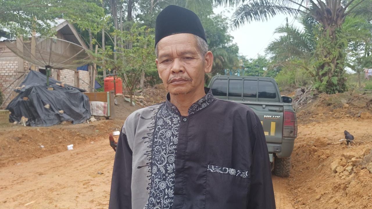 Marwandi, warga RT 08 Dusun Tanah Longsor, Desa Kembang Seri Baru